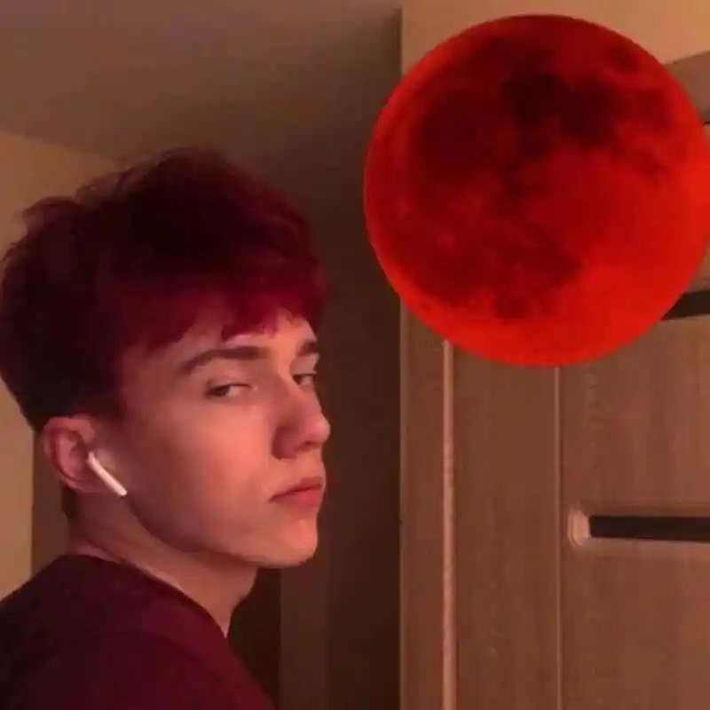 6686体育首席作者Violetta