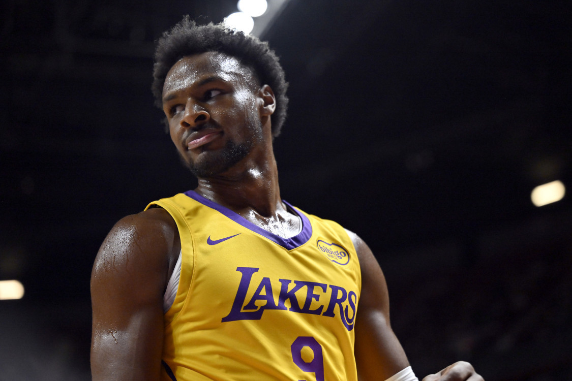 打雄鹿有心得？布朗尼上次对雄鹿砍17分5助攻，创生涯新高