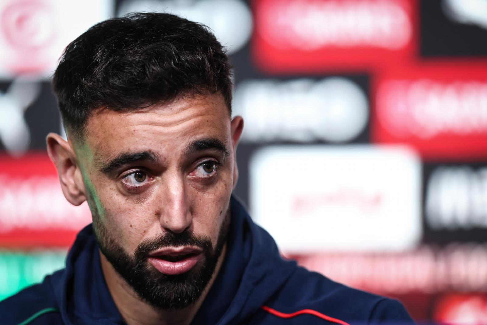 B费谈C罗罚下牌：那不是他想做的事，他也知道自己犯了错