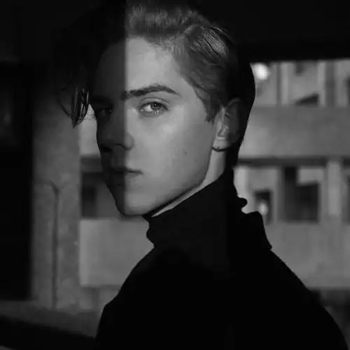 6686体育铜牌作者Giselle